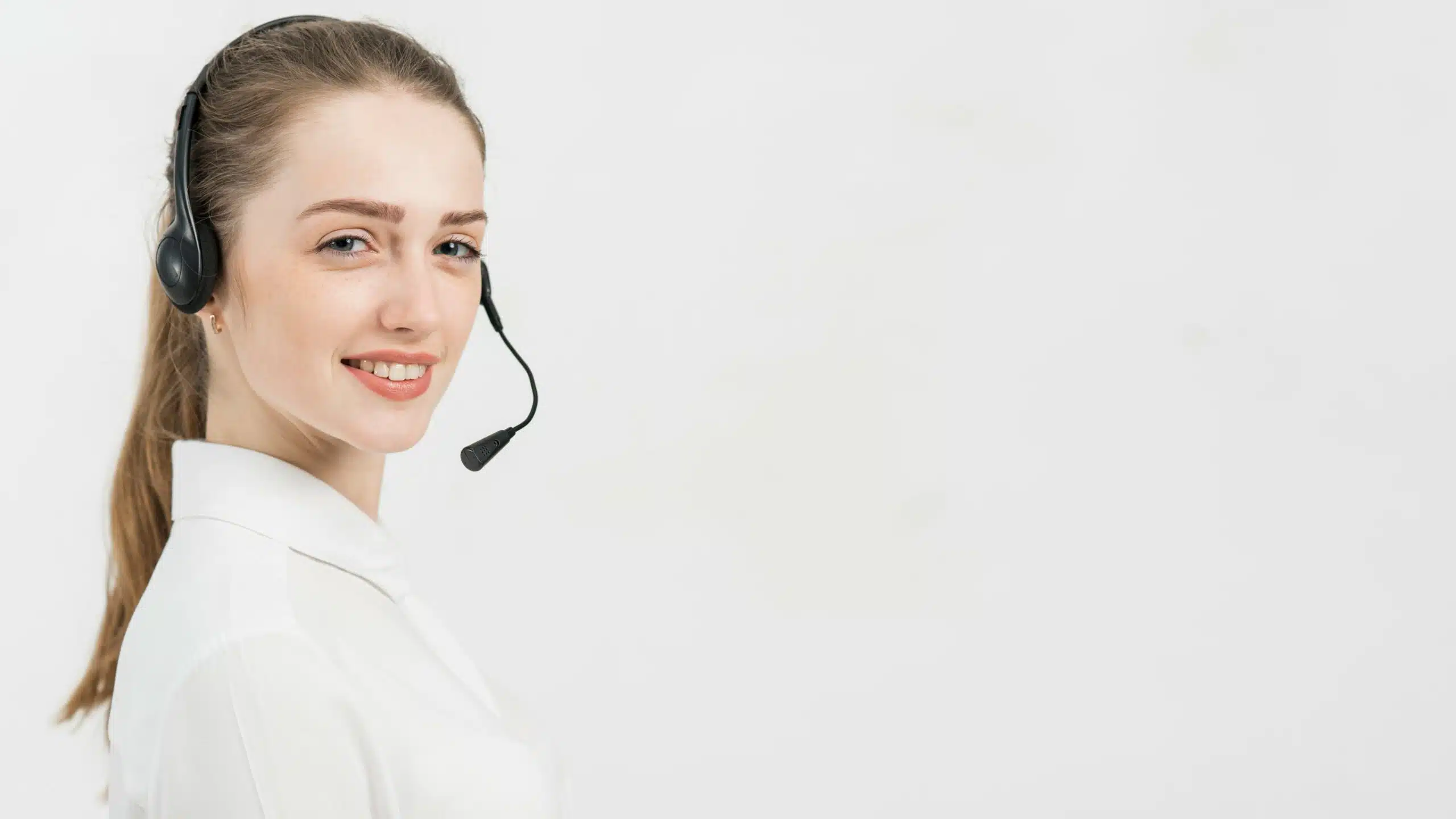 portrait call center woman 1 scaled